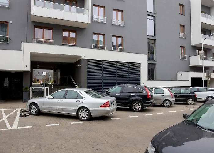 Royal Palace Elegant By Bookinghost