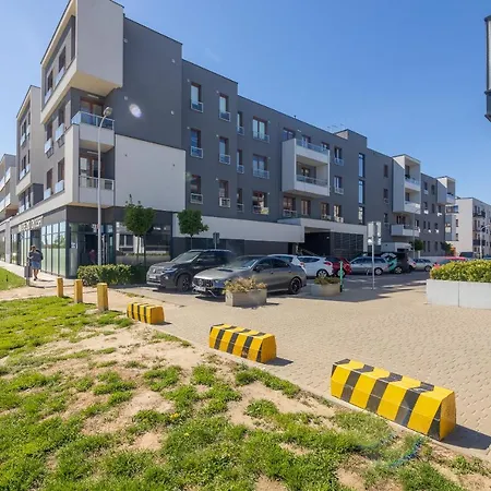 Royal Palace Elegant By Bookinghost