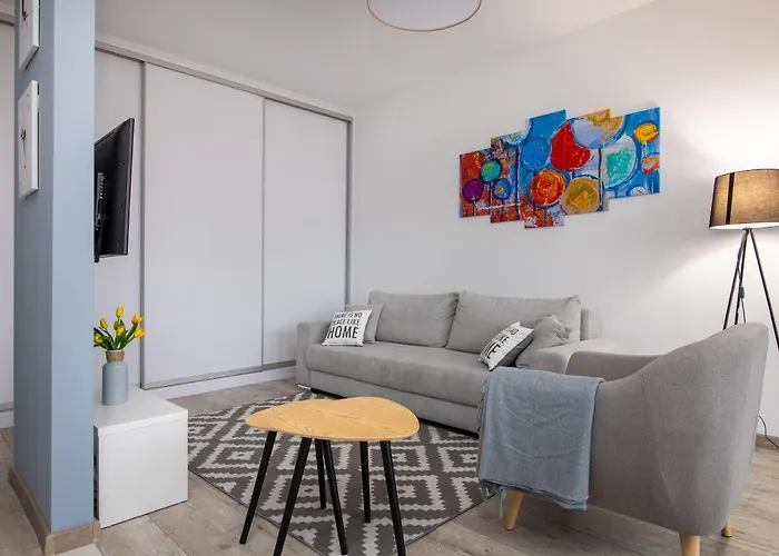 Royal Palace Elegant By Bookinghost