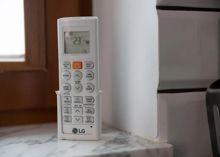 Royal Palace Elegant By Bookinghost